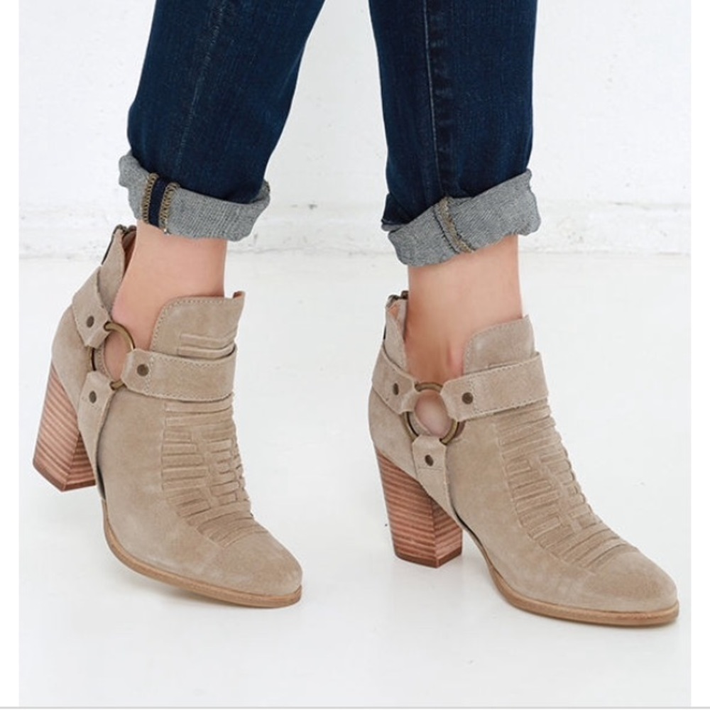 Seychelles Impossible Western Booties, Biege